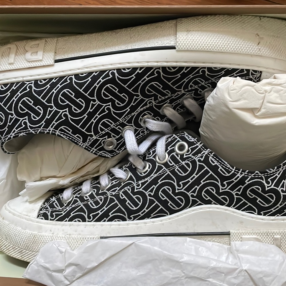 Burberry low top sneakers